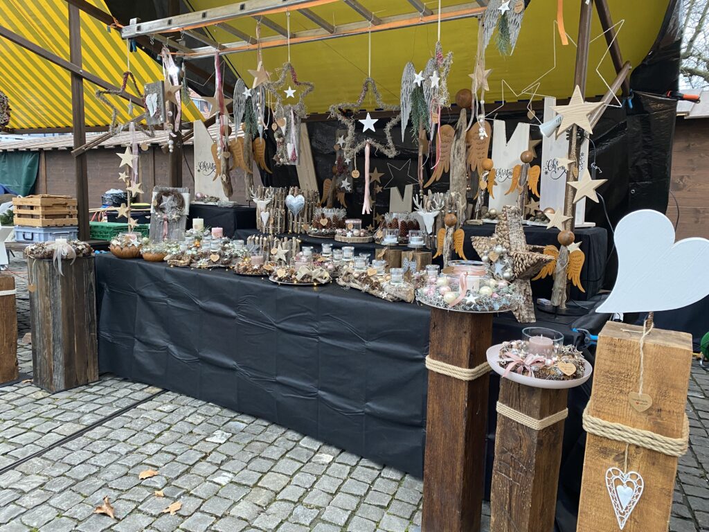 Handmade with love by Melanie ist wieder am Christchindli-Märt 2025 mit dabei