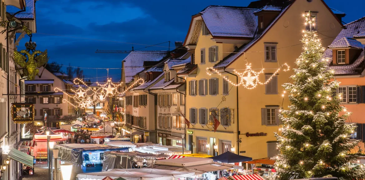 Der Weihnachtsfreude am Chlausmärt in Sursee ist ein stimmungsvoller Weihnachtsmarkt im Herzen der Zentralschweiz, der Jung und Alt begeistert. Am 6. Dezember 2025 bin ich mit meinem Stand voller liebevoll gefertigter Einzelstücke aus Naturmaterialien mit dabei – und freue mich, dir meine neusten Kreationen zu zeigen.