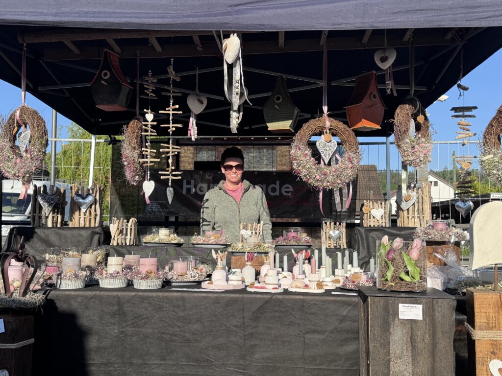 Der schöne Marktstand von Handmade with love by Melanie am Warenmarkt in Schöftland