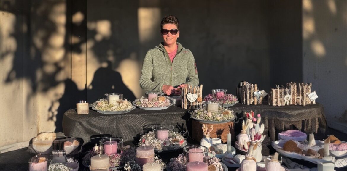 Marktstand von Handmade with Love by Melanie am Frühlingsmarkt Schöftland mit handgemachter Frühlingsdekoration und Naturmaterialien