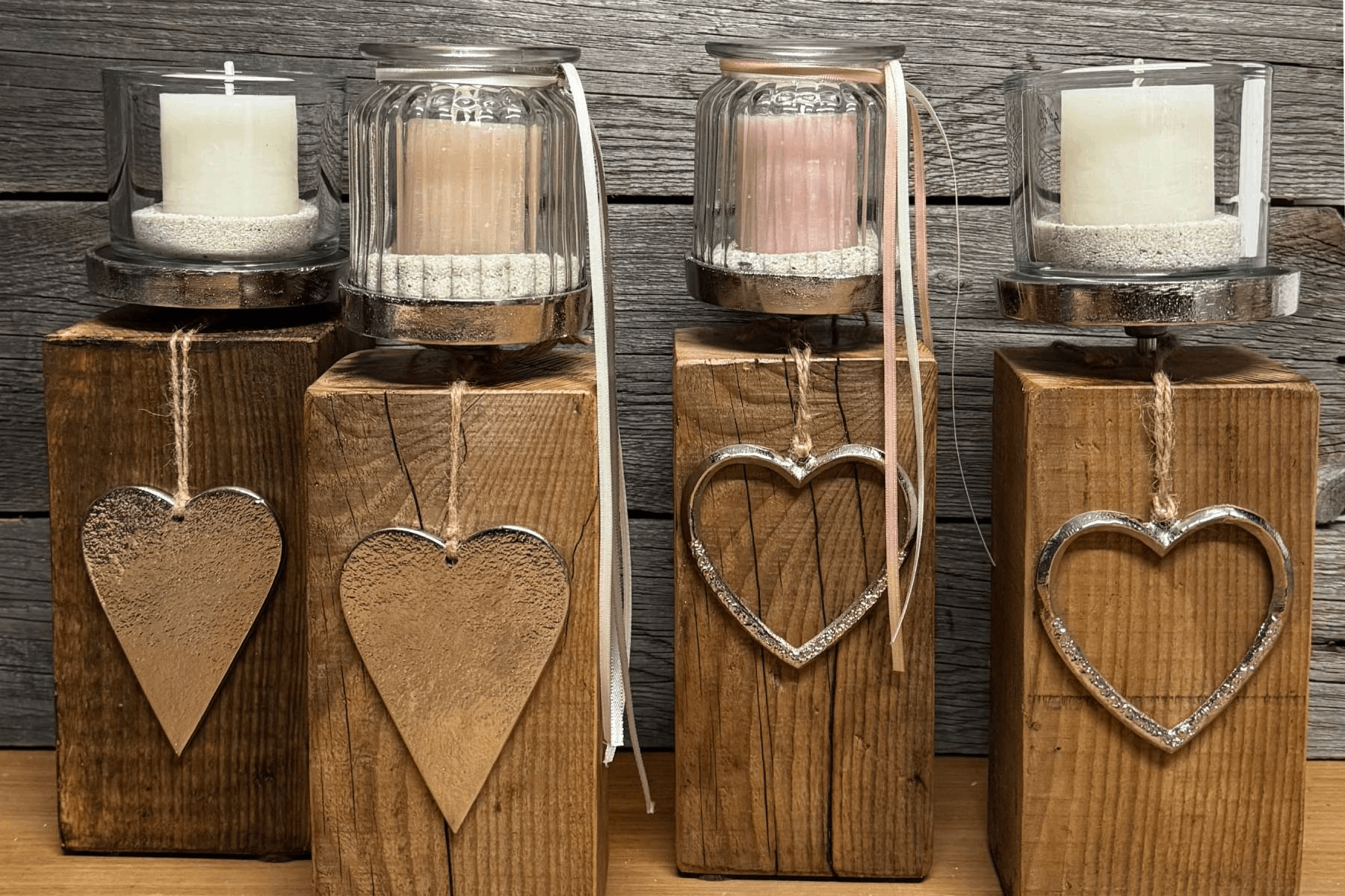 Handgemachte Holzdekoration aus Altholz mit Windlicht von Handmade with Love by Melanie